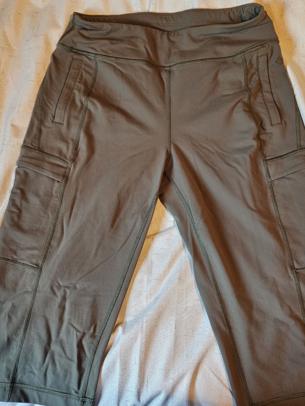 Women's Olive Cargo Utility Capri Pants with Multiple Pockets